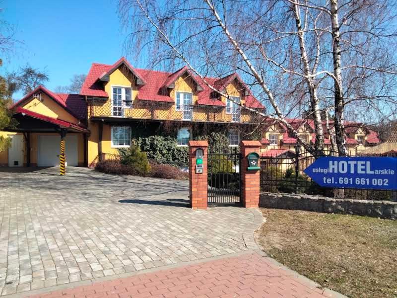 Zajazd Restauracja Machliny Ngoại thất bức ảnh