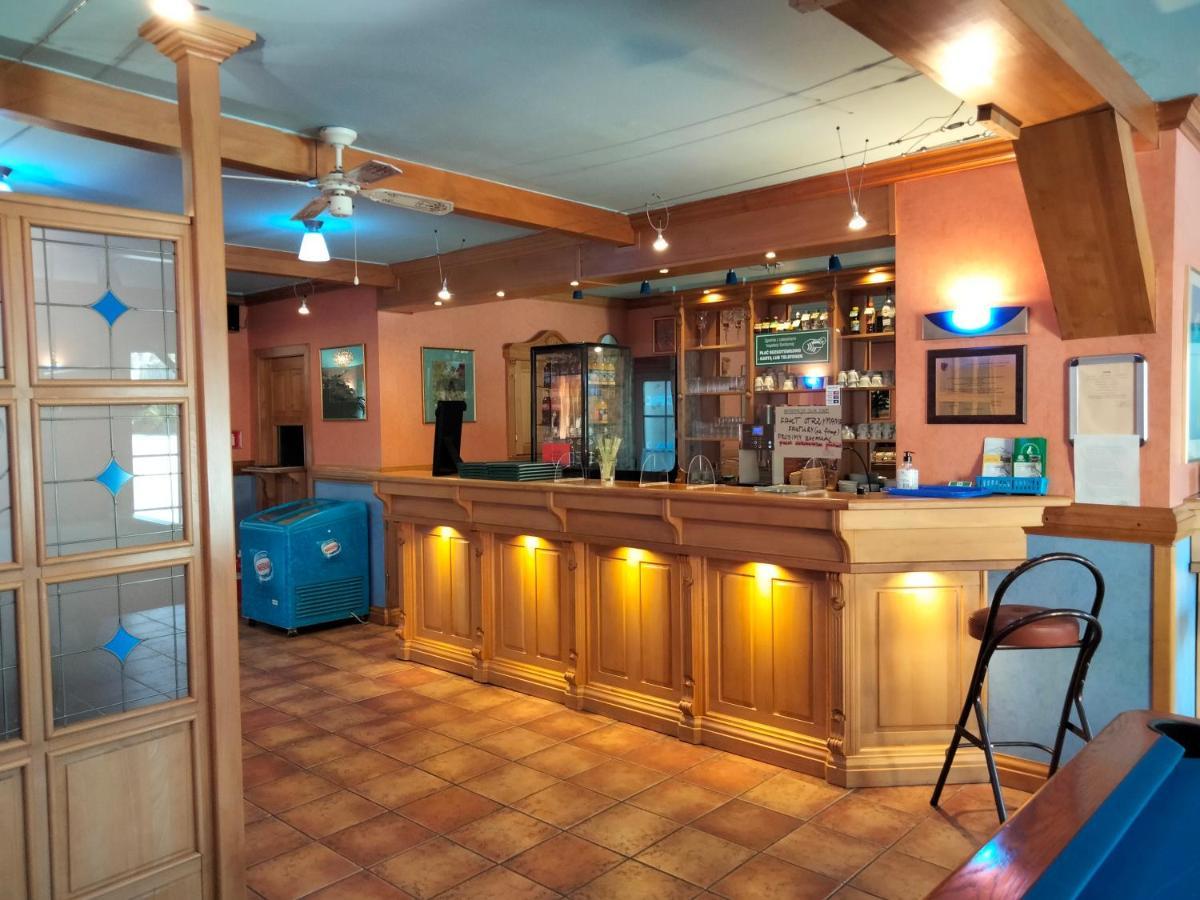 Zajazd Restauracja Machliny Ngoại thất bức ảnh