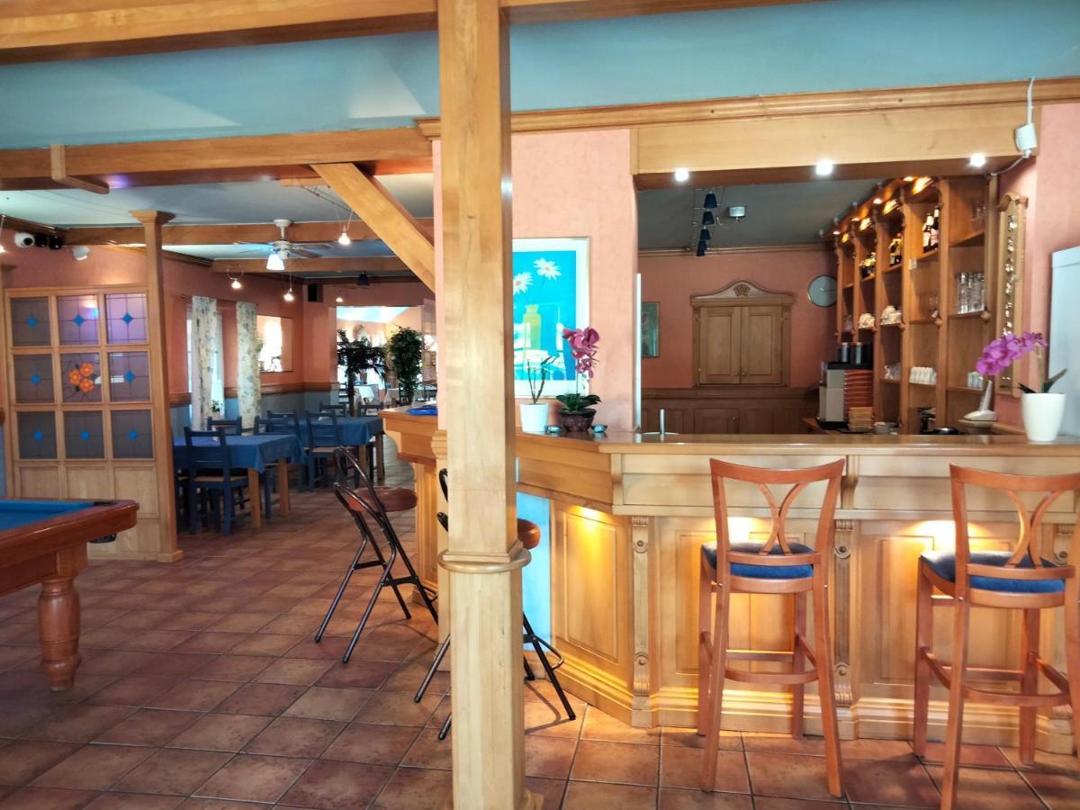 Zajazd Restauracja Machliny Ngoại thất bức ảnh